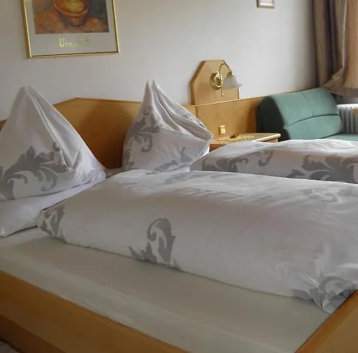 Landgasthof Poellauerhof 宾馆 3*