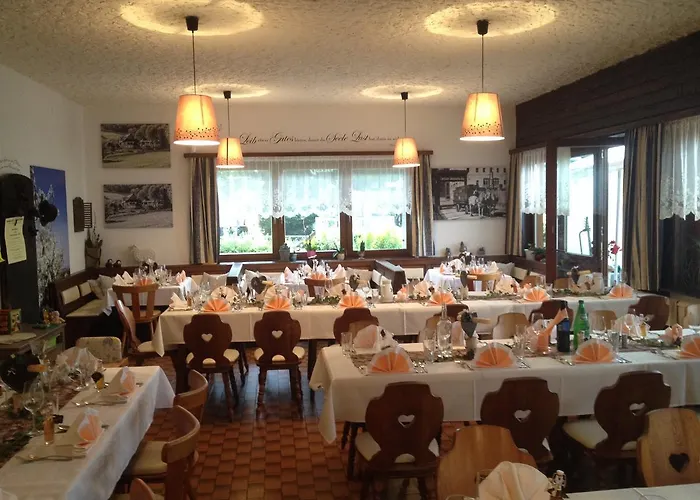 Landgasthof Poellauerhof 宾馆 3*